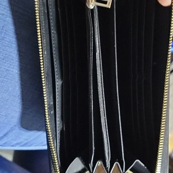 Guess Wallet - Picture 2 of 2